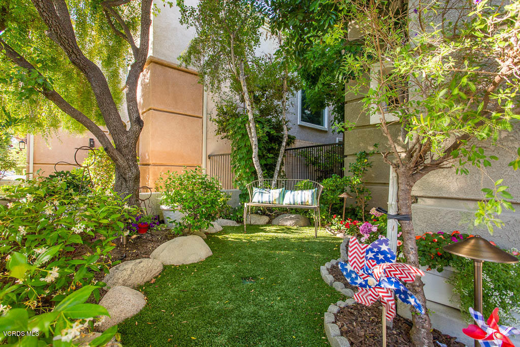 4376 Clearwood Road Moorpark, CA 93021 - Photo 5 of 53 Entry Courtyard