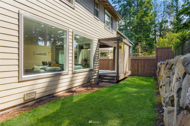 a view of a house with backyard and porch