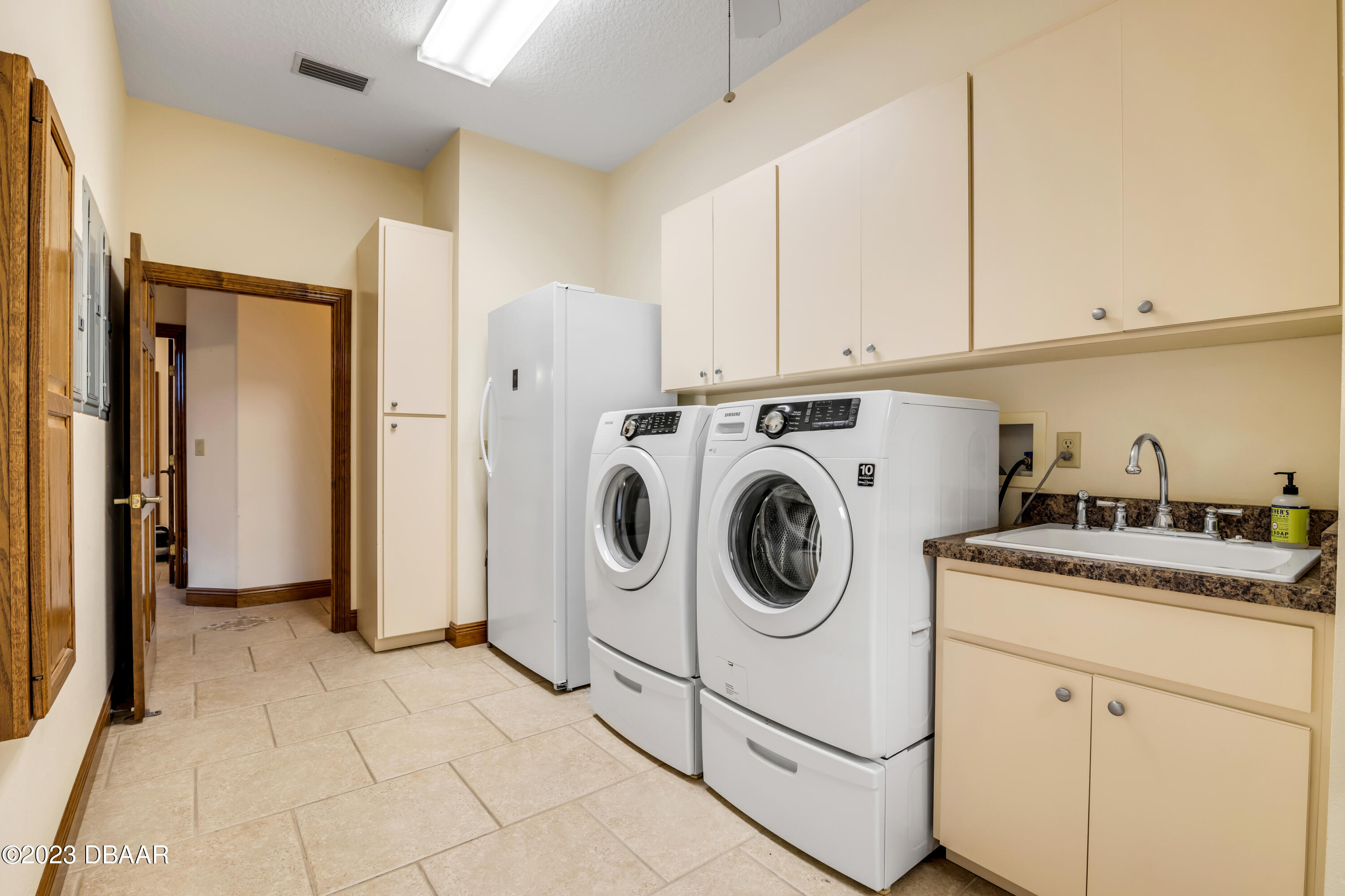 876 Peterson Road Pierson, FL 32180 - Photo 54 of 87 b - Interior (45)