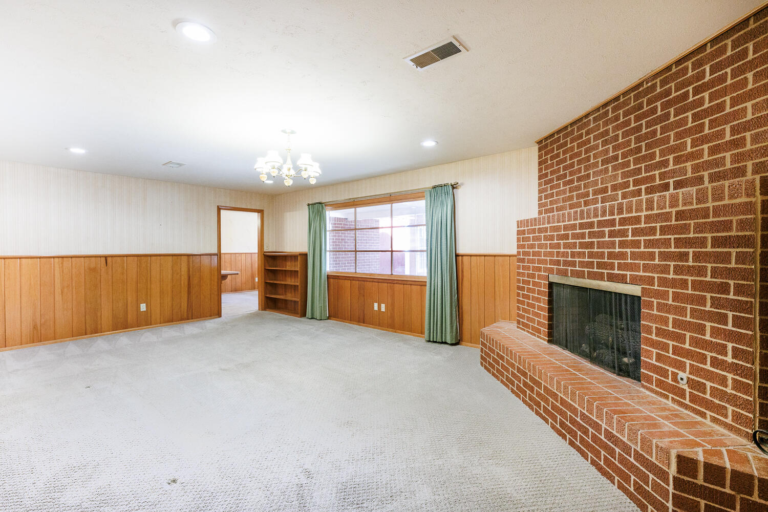 3422 59th Street Lubbock, TX 79413 - Photo 9 of 46 Living Area
