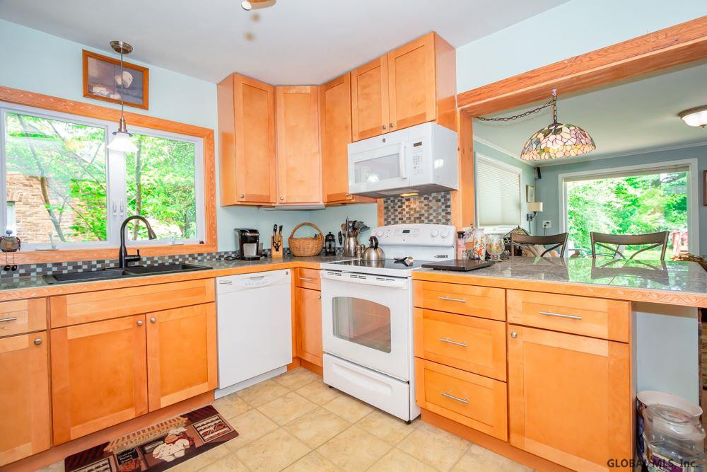 2117 Curry Road Rotterdam, NY 12303 - Photo 2 of 22 Photo 2