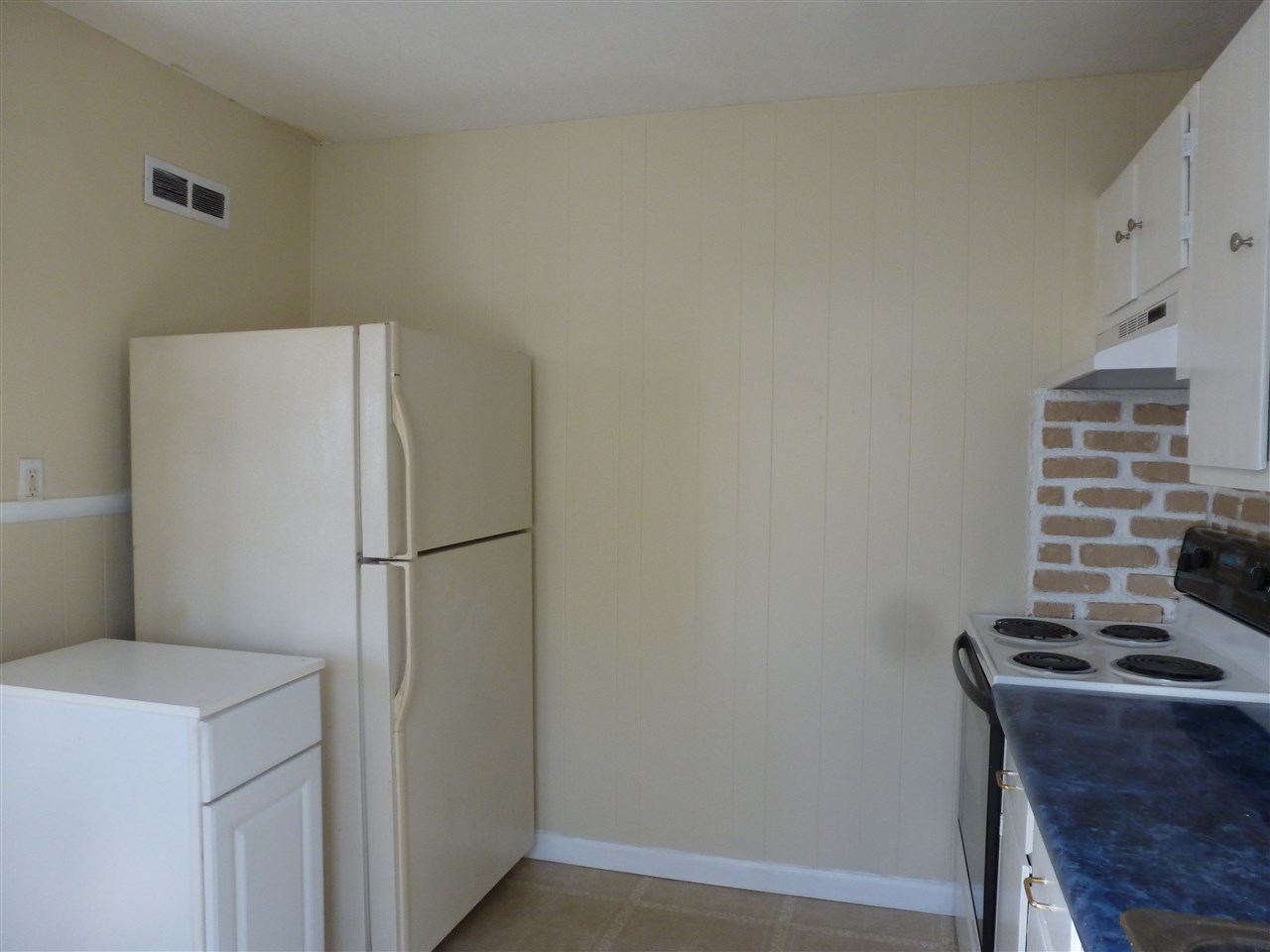 34 Gabrielle Street Manchester, NH 03103 - Photo 3 of 14 Gallery Image 3