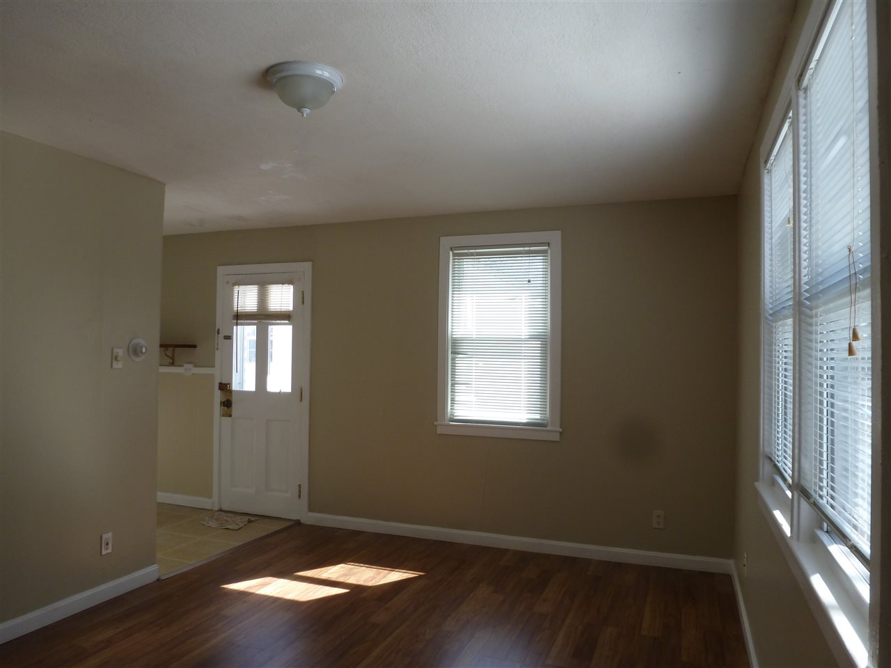 34 Gabrielle Street Manchester, NH 03103 - Photo 5 of 14 Gallery Image 5