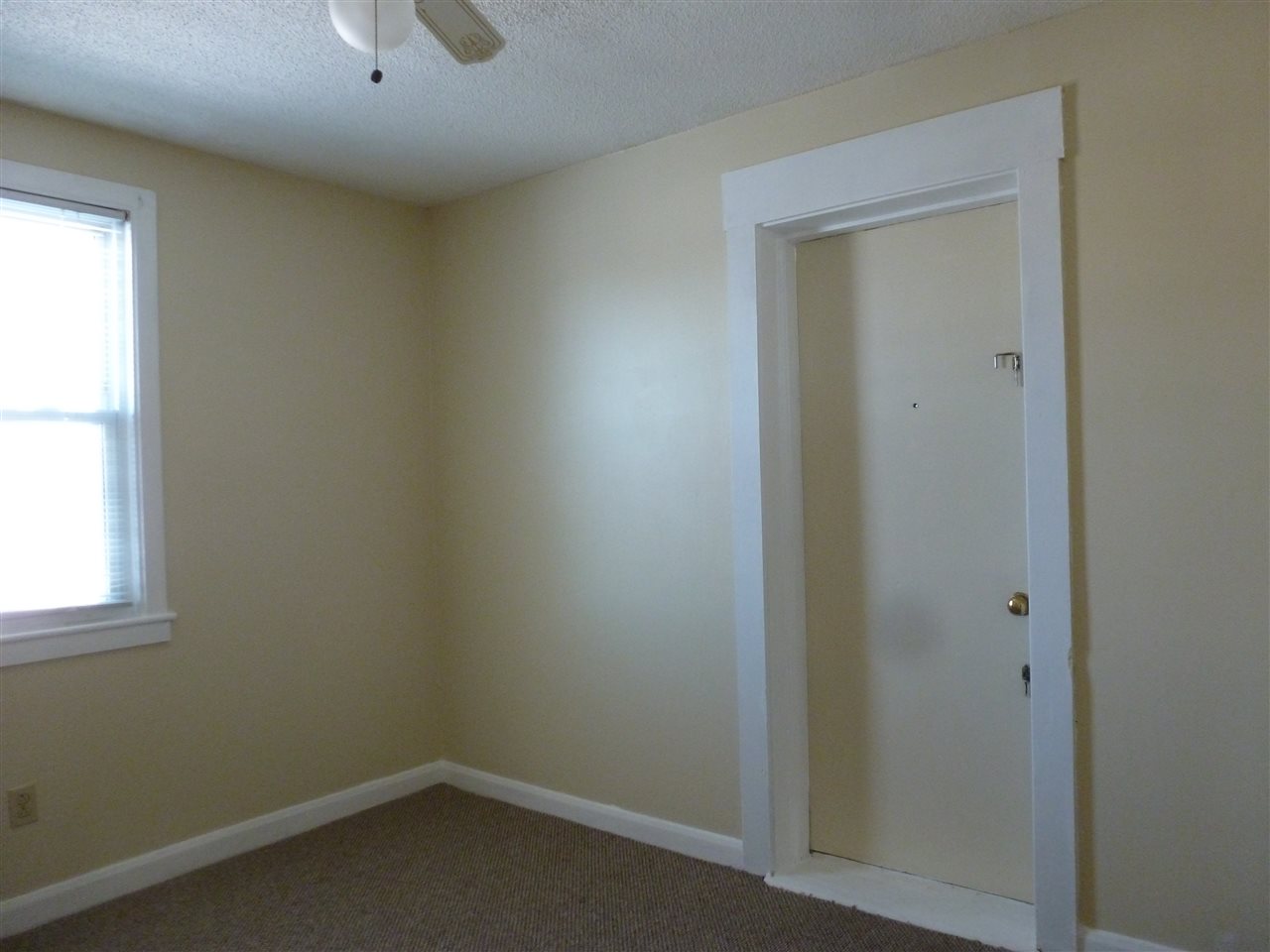 34 Gabrielle Street Manchester, NH 03103 - Photo 6 of 14 Gallery Image 6
