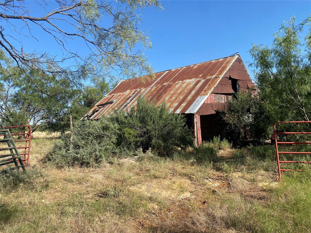 107 County Road 107 Cisco, TX 76437 - Photo 8 of 40 a backyard of a house with table and chairs