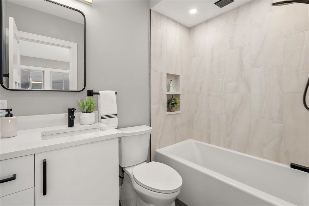 71 Greenough Street, Unit 711 Brookline, MA 02445 - Photo 23 of 33