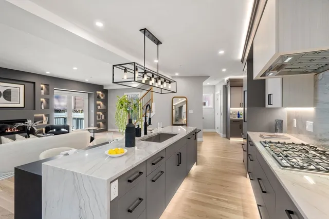 $2,999,999 | 71 Greenough Street, Unit 711, Brookline, MA 02445