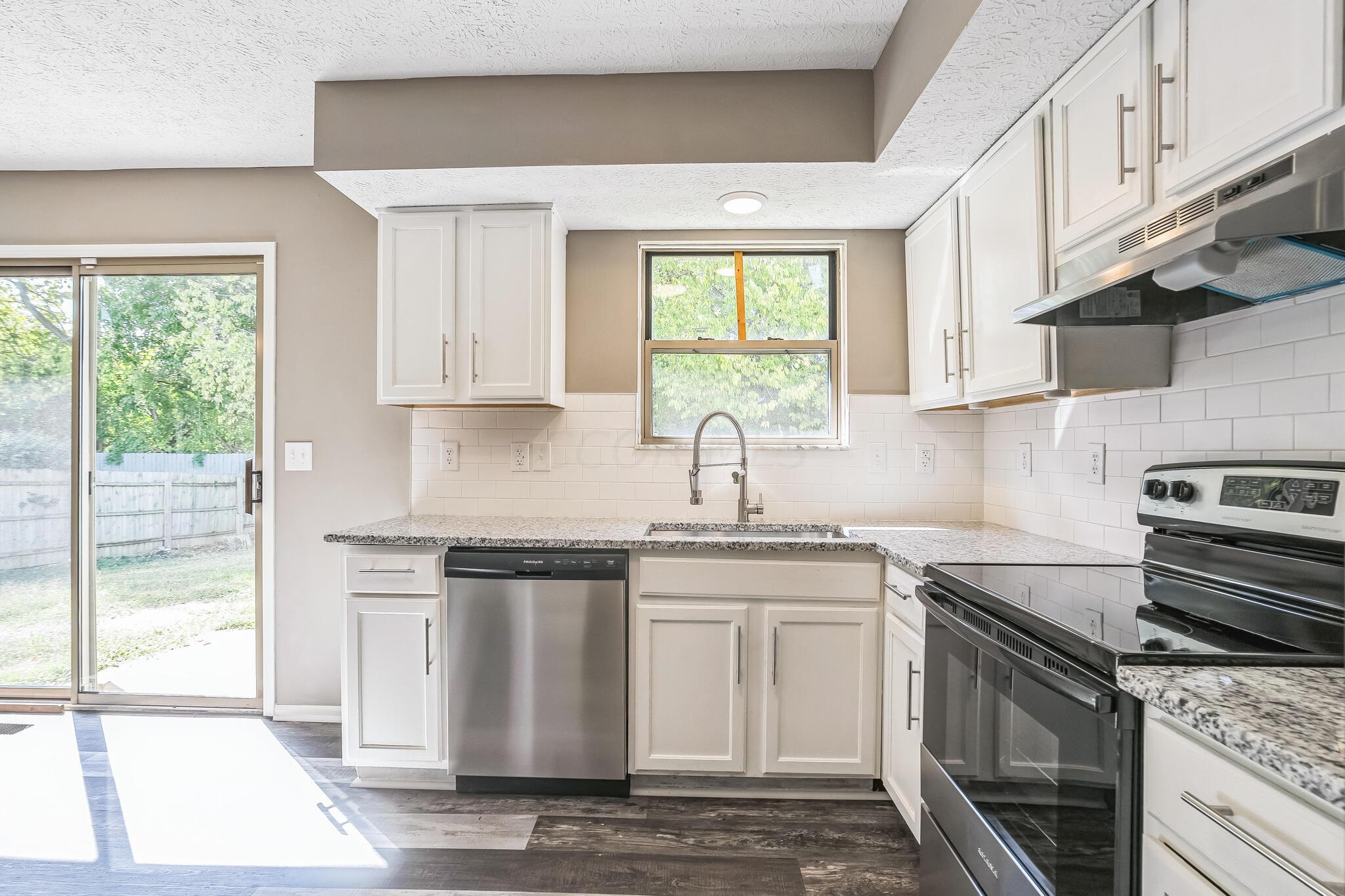 2771 Raphael Drive Columbus, OH 43232 - Photo 8 of 23 R1 (8)