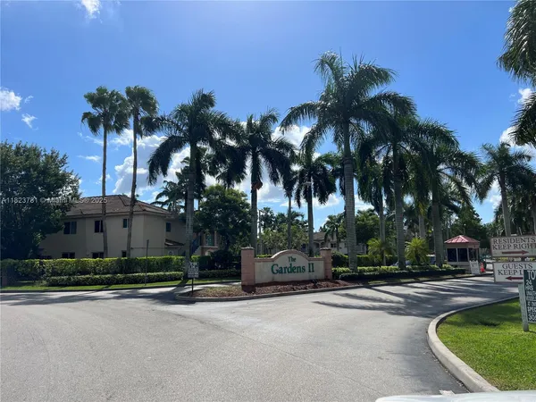 $235,000 | 2931 Southeast 12th Road, Unit 20155, Homestead, FL 33035