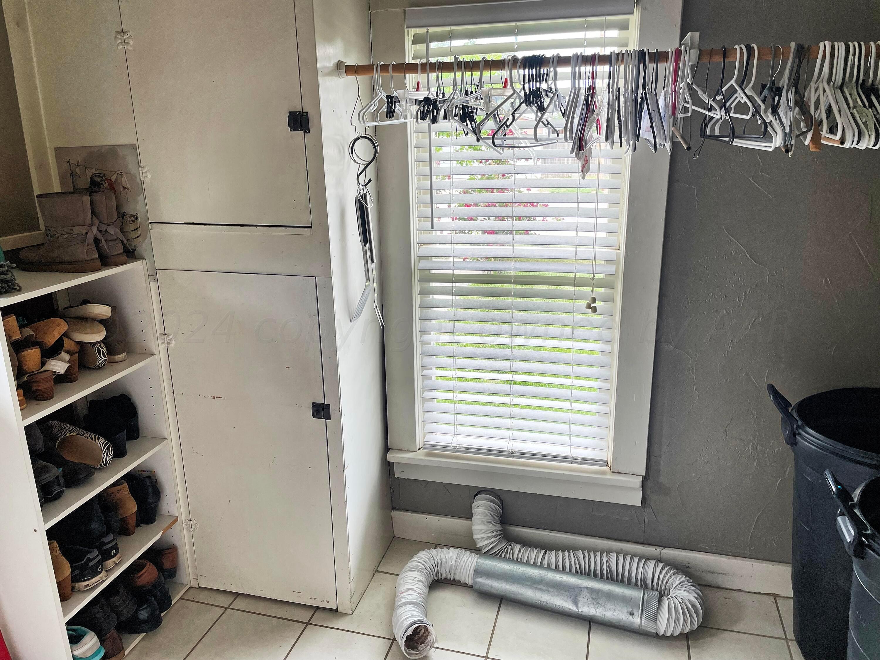 302 South Baylor Street Perryton, TX 79070 - Photo 13 of 21 a bathroom with a window and a shower