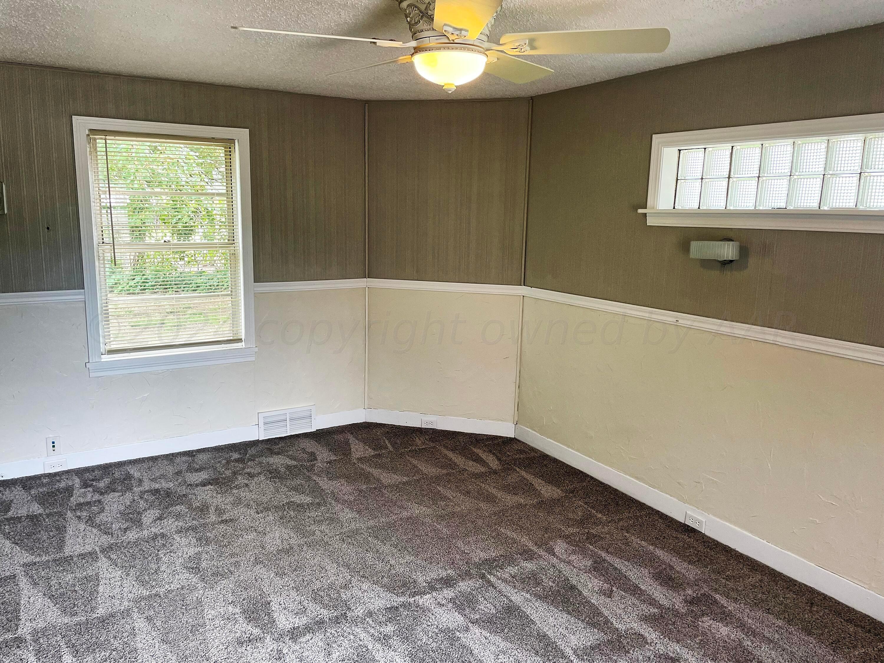 302 South Baylor Street Perryton, TX 79070 - Photo 15 of 21 an empty room with a window