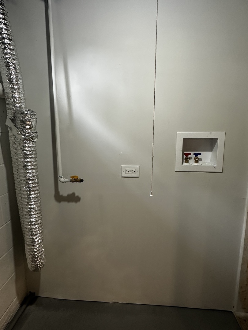 2212 North 2829th Road Marseilles, IL 61341 - Photo 35 of 44 a view of a hallway with elevator