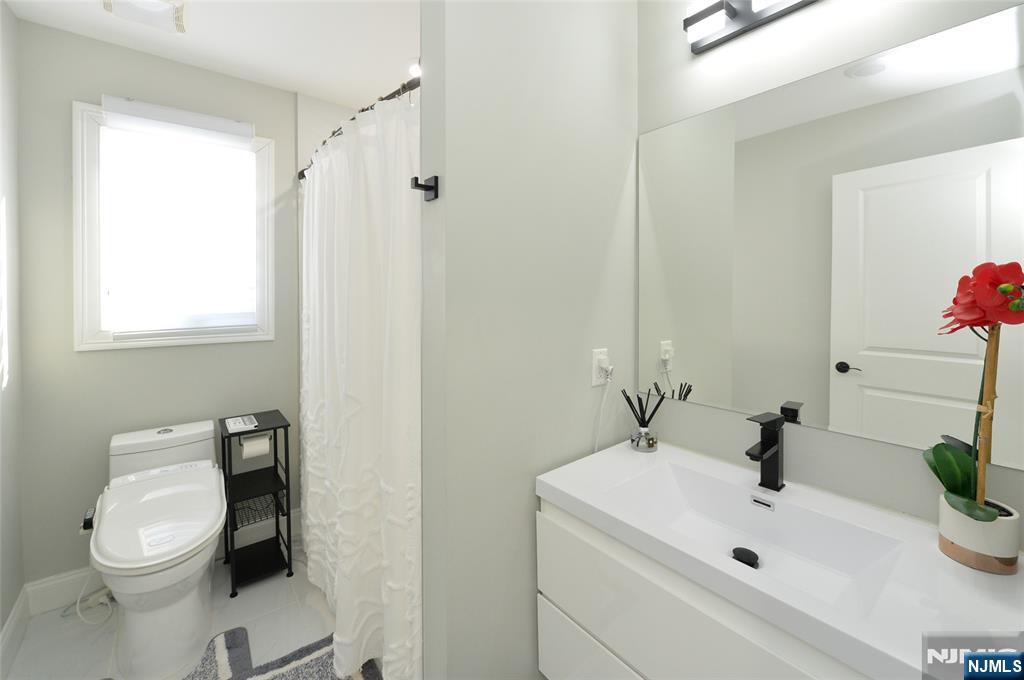 196 Graphic Boulevard Bergenfield, NJ 07621 - Photo 11 of 36