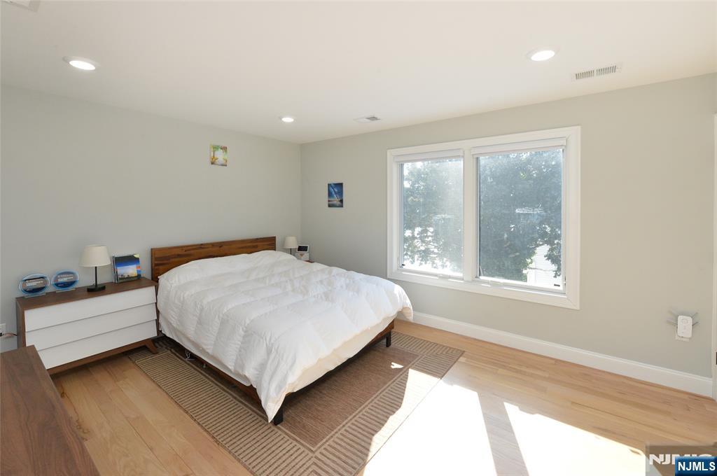 196 Graphic Boulevard Bergenfield, NJ 07621 - Photo 12 of 36