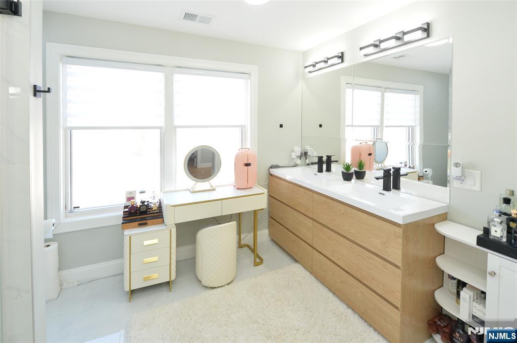 196 Graphic Boulevard Bergenfield, NJ 07621 - Photo 21 of 36