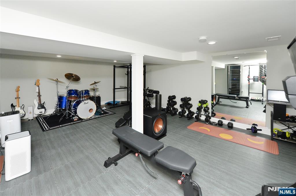 196 Graphic Boulevard Bergenfield, NJ 07621 - Photo 28 of 36