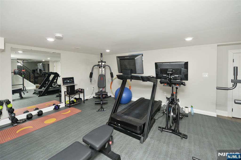 196 Graphic Boulevard Bergenfield, NJ 07621 - Photo 29 of 36