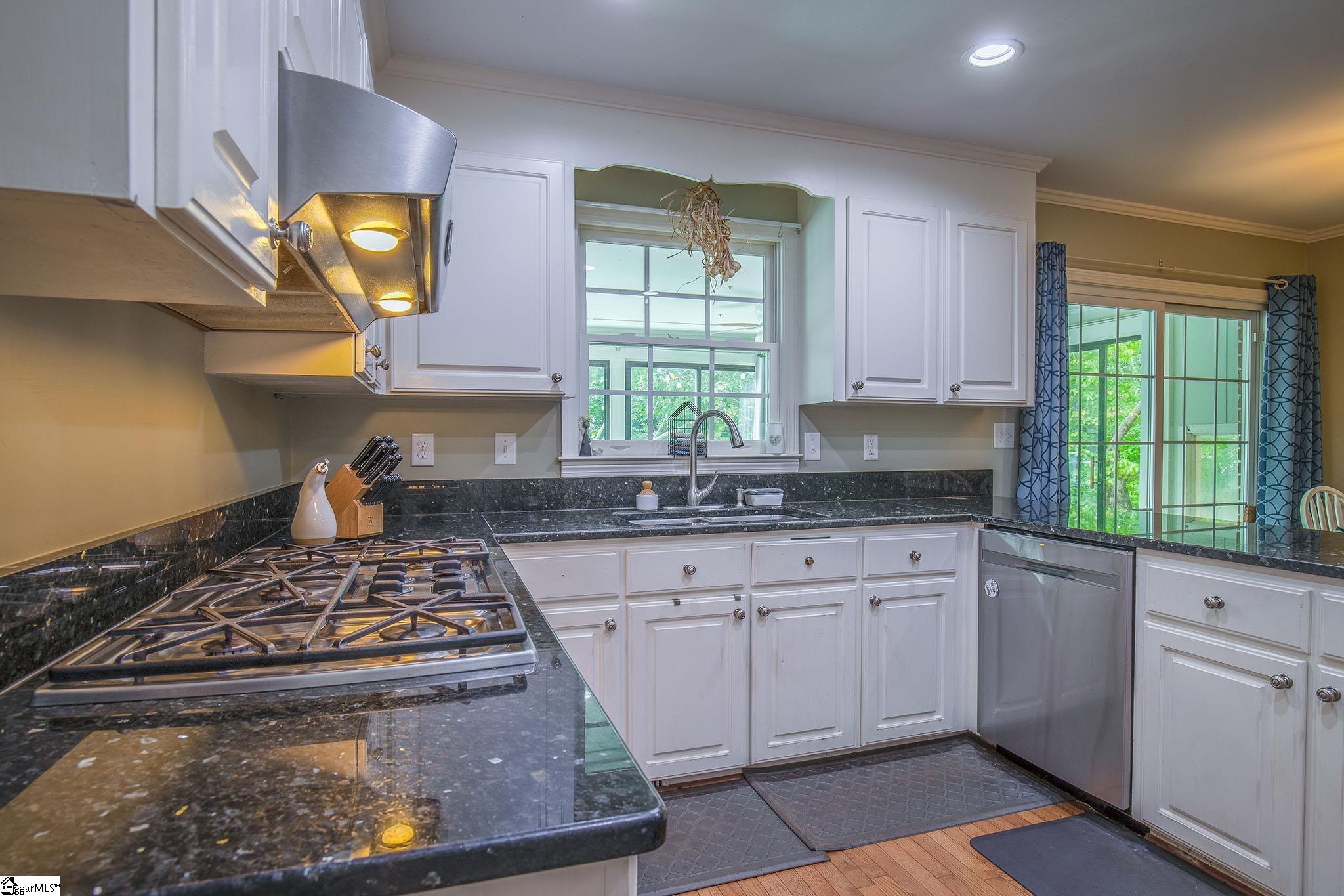 1220 Taylors Road Taylors, SC 29687 - Photo 10 of 34