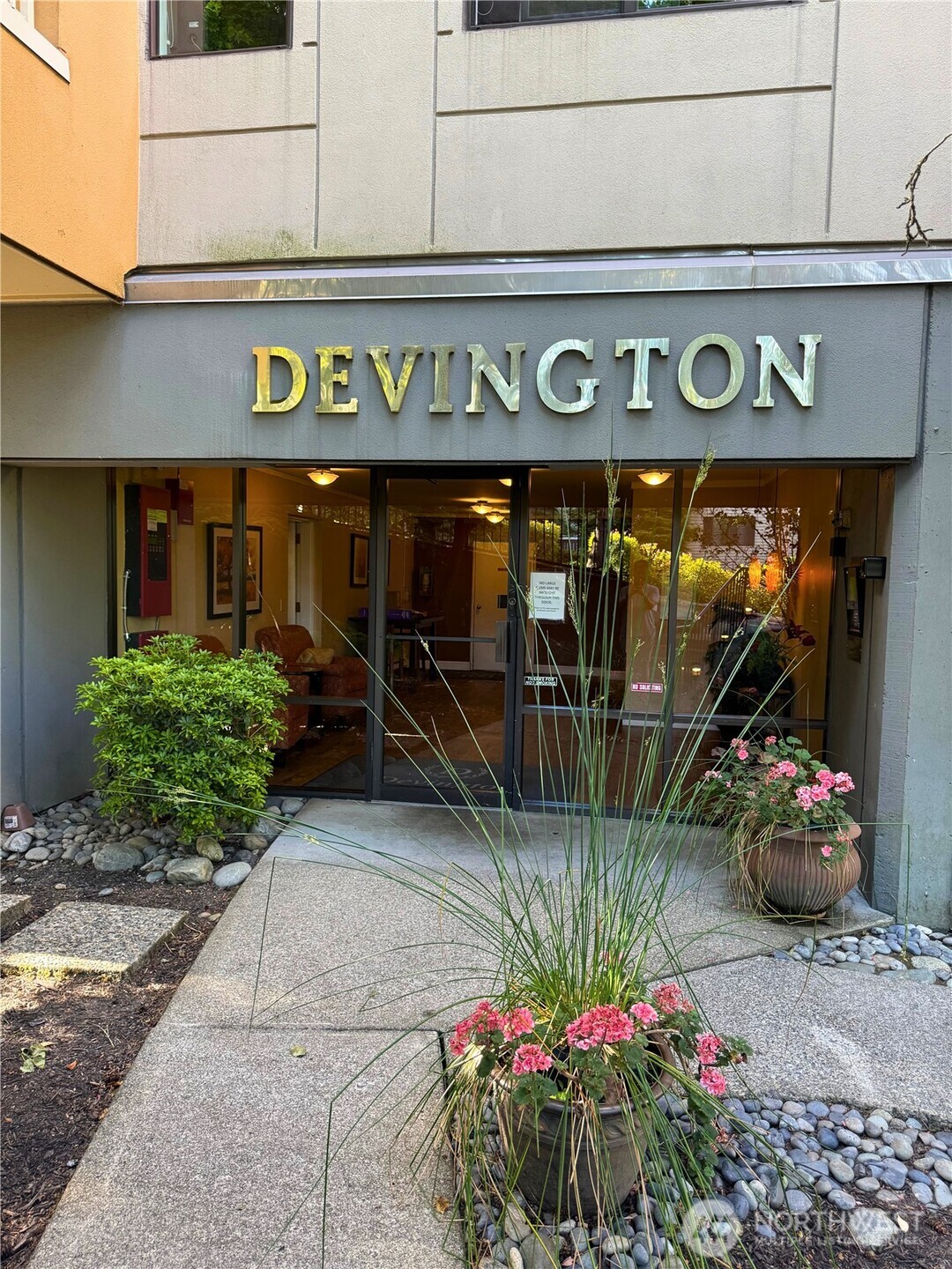 7600 Southeast 29th Street, Unit 501 Mercer Island, WA 98040 - Photo 1 of 21 a view of a street sign on a street