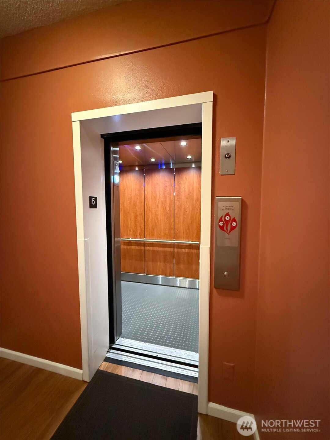 7600 Southeast 29th Street, Unit 501 Mercer Island, WA 98040 - Photo 18 of 21 a view of front door