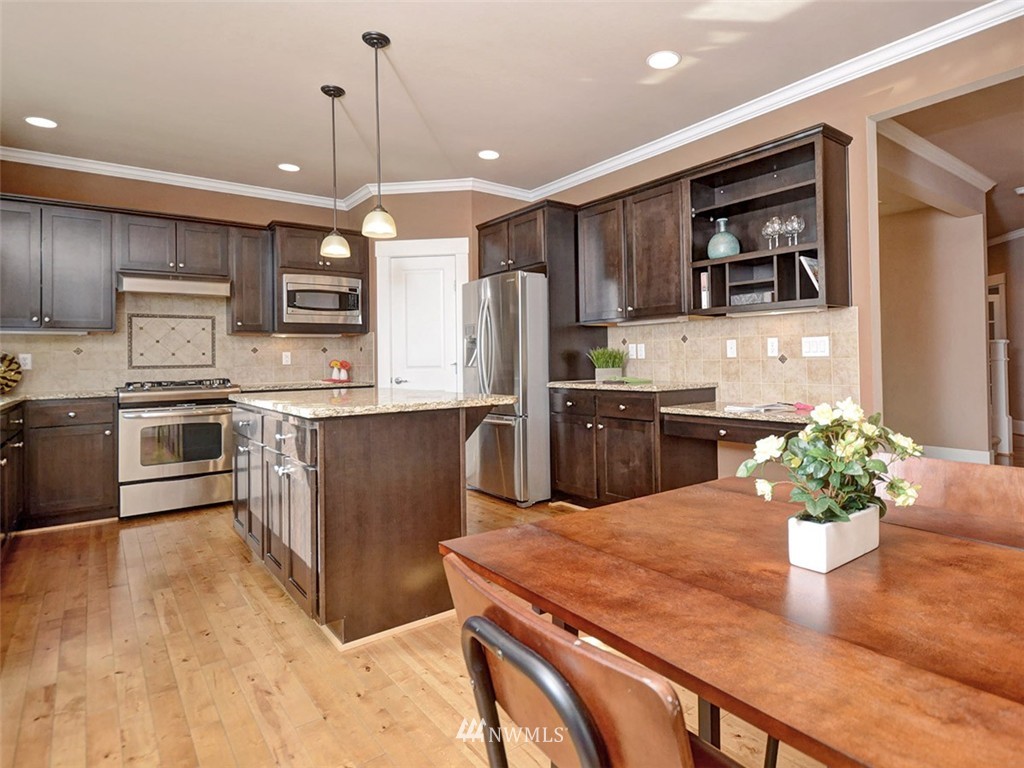 5263 Northeast 10th Street Renton, WA 98059 - Photo 3 of 25