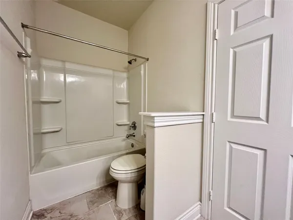 $2,800 | 10916 Cannes Memorial Drive, Houston, TX 77043