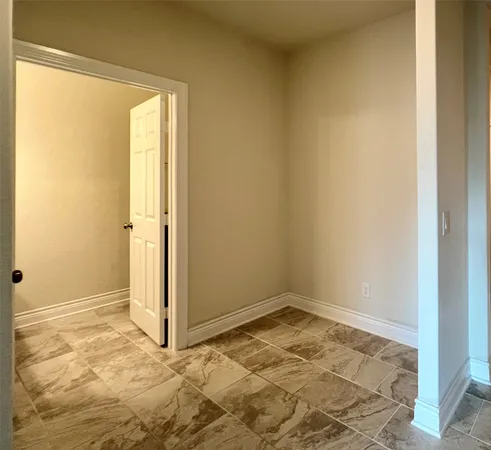 $2,800 | 10916 Cannes Memorial Drive, Houston, TX 77043