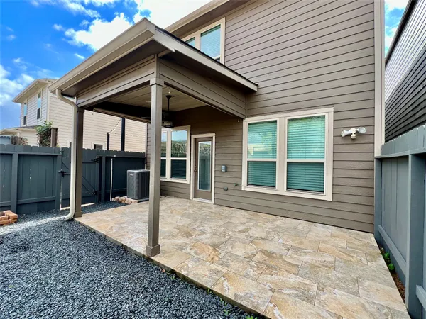$2,800 | 10916 Cannes Memorial Drive, Houston, TX 77043