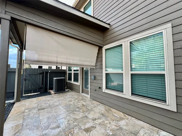 $2,800 | 10916 Cannes Memorial Drive, Houston, TX 77043