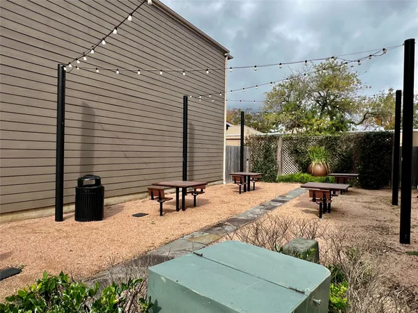 $2,800 | 10916 Cannes Memorial Drive, Houston, TX 77043