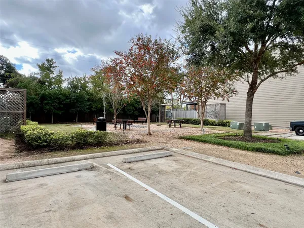$2,800 | 10916 Cannes Memorial Drive, Houston, TX 77043