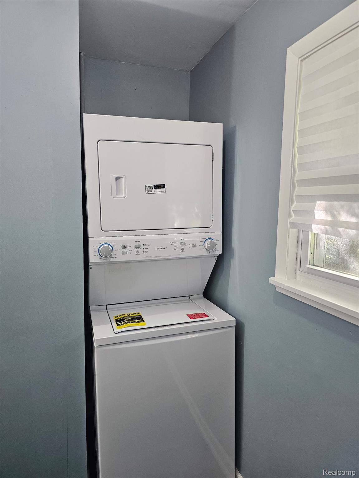 1260 Gilbert Street Flint, MI 48532 - Photo 26 of 32 Laundry room