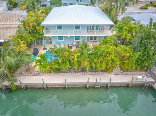 $2,499,000 | 581 10th Street, Key Colony Beach, FL 33051