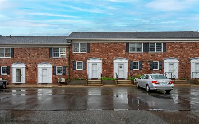 $2,650 | 20 Indian Avenue, Unit 22, Portsmouth, RI 02871