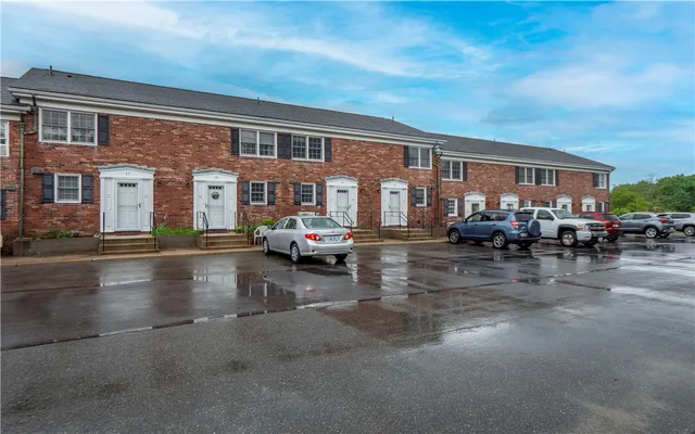 $2,650 | 20 Indian Avenue, Unit 22, Portsmouth, RI 02871