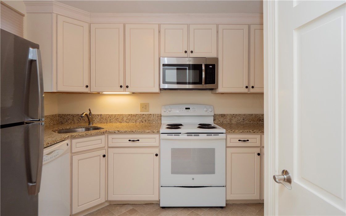 20 Indian Avenue, Unit 22 Portsmouth, RI 02871 - Photo 7 of 28