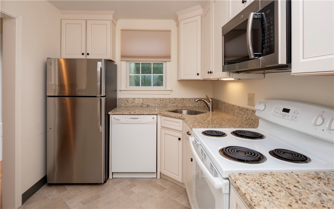 20 Indian Avenue, Unit 22 Portsmouth, RI 02871 - Photo 8 of 28