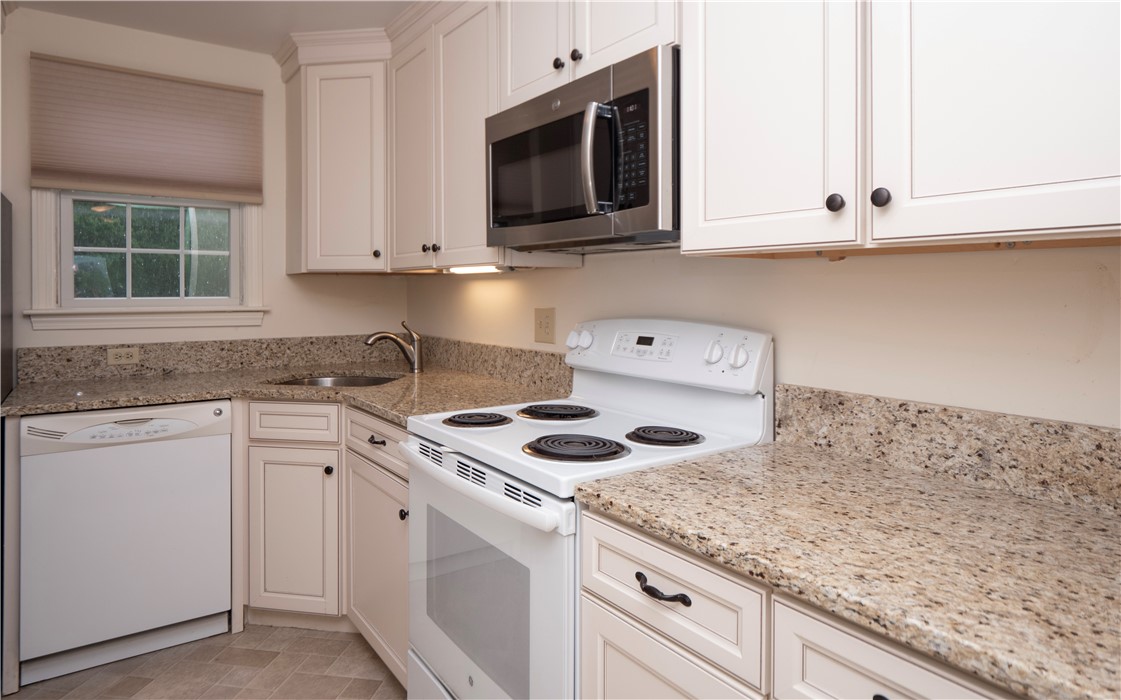 20 Indian Avenue, Unit 22 Portsmouth, RI 02871 - Photo 9 of 28