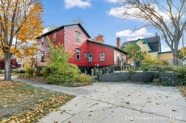 $349,900 | 201 South 4th Street, Grand Haven, MI 49417