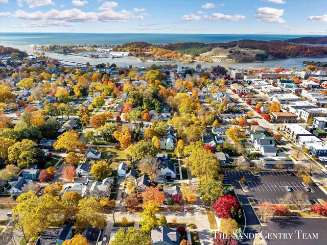 $349,900 | 201 South 4th Street, Grand Haven, MI 49417