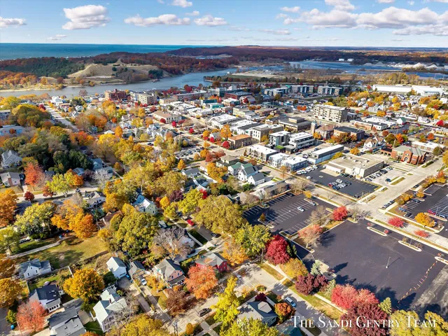 $349,900 | 201 South 4th Street, Grand Haven, MI 49417