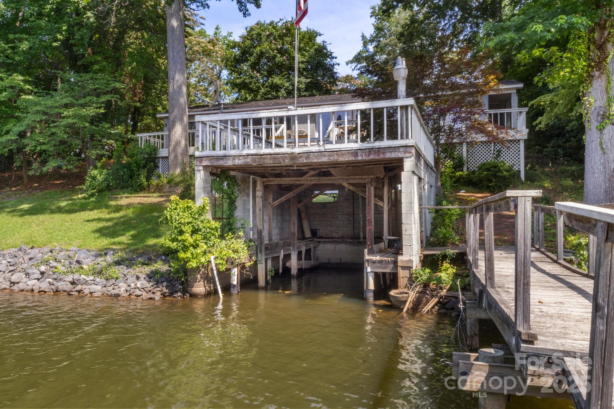 7645 Buckland Road Charlotte, NC 28278 - Photo 17 of 33 Gallery Image 17