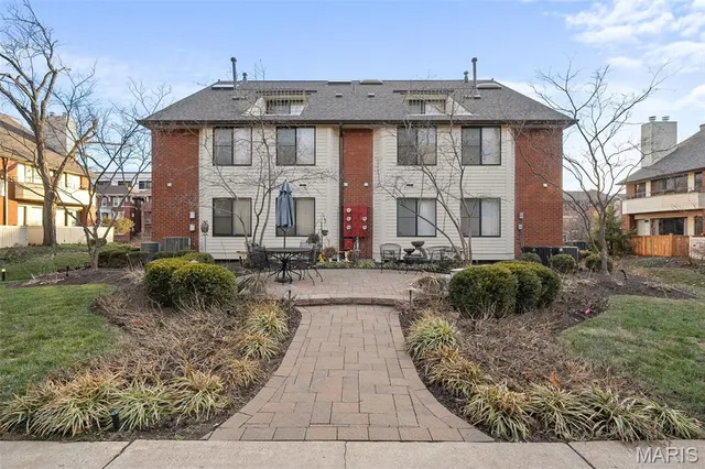 $240,000 | 5591 Waterman Boulevard, Unit A, St. Louis, MO 63112