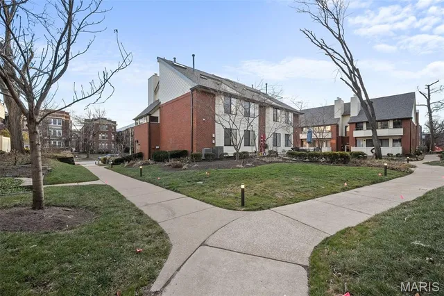 $240,000 | 5591 Waterman Boulevard, Unit A, St. Louis, MO 63112