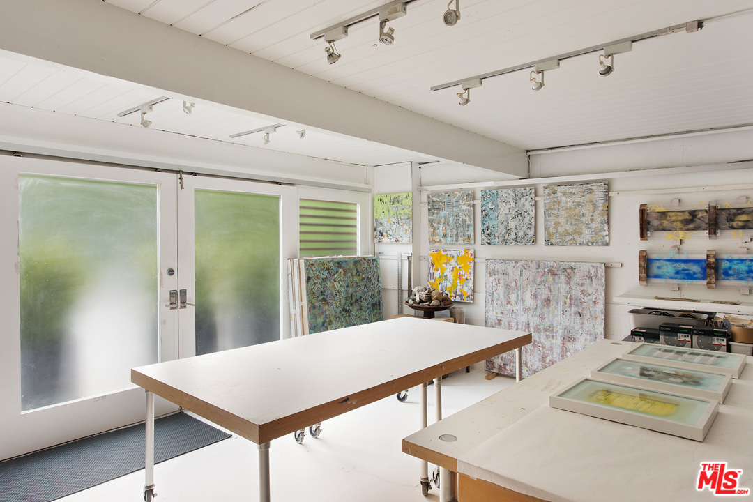 952 Roscomare Road Los Angeles, CA 90077 - Photo 22 of 23 Gallery Image 22