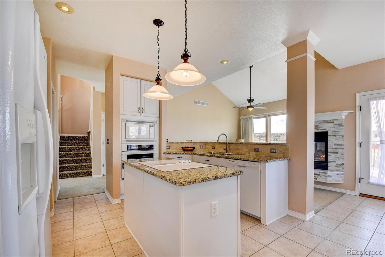 426 West Angus Way Highlands Ranch, CO 80129 - Photo 8 of 40