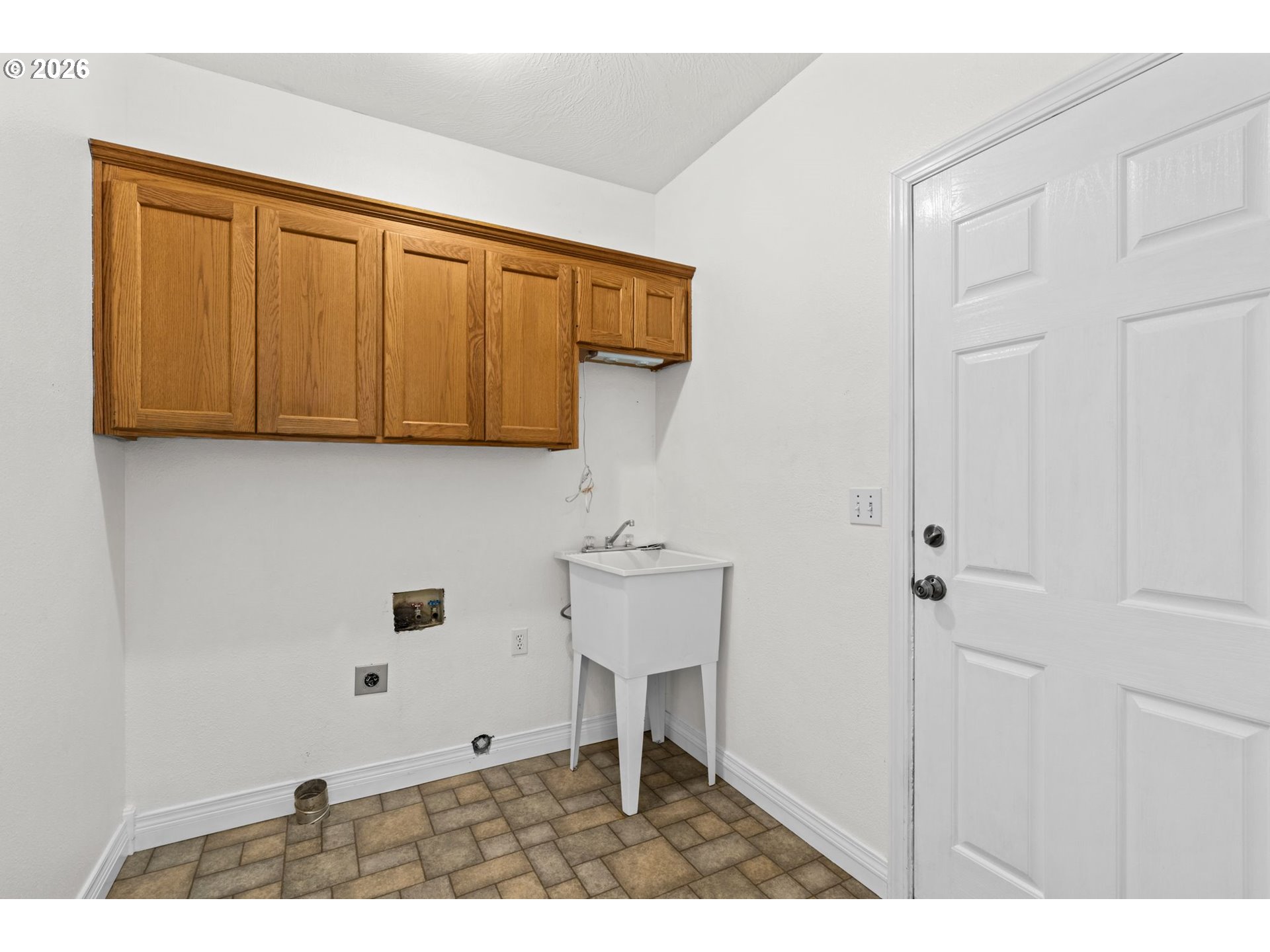 6540 B Street Springfield, OR 97478 - Photo 13 of 48 a bathroom with a sink and a mirror