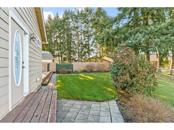 a view of a back yard of the house
