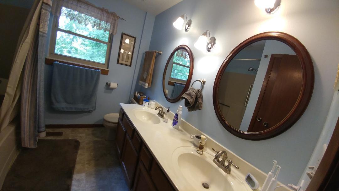 118 High Point Lane Oak Ridge, TN 37830 - Photo 12 of 16 Upstairs Bath