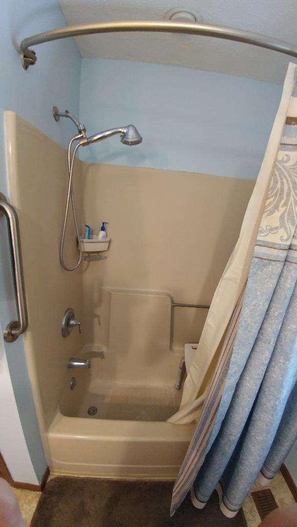 118 High Point Lane Oak Ridge, TN 37830 - Photo 13 of 16 Upstairs Bath2